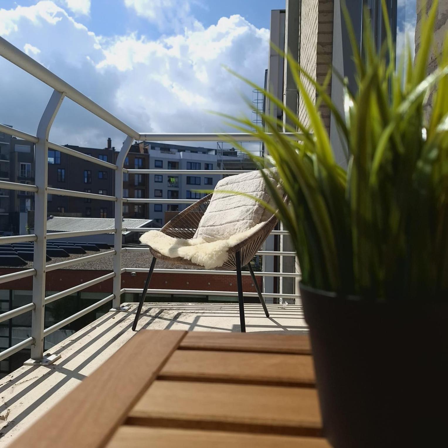 Luxueus, Ruim Appartement Op 350M Van Het Strand Ostend Exterior photo